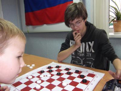 Шиловские школьники в дни каникул проводят шашечные баталии